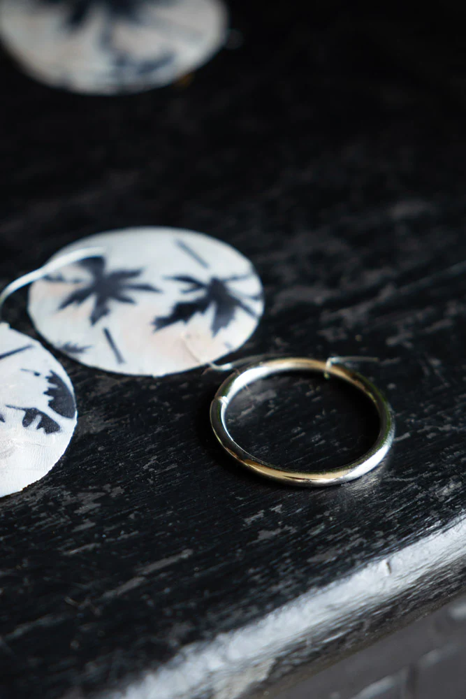 Capiz Palm Print Shell Garland - Image 5