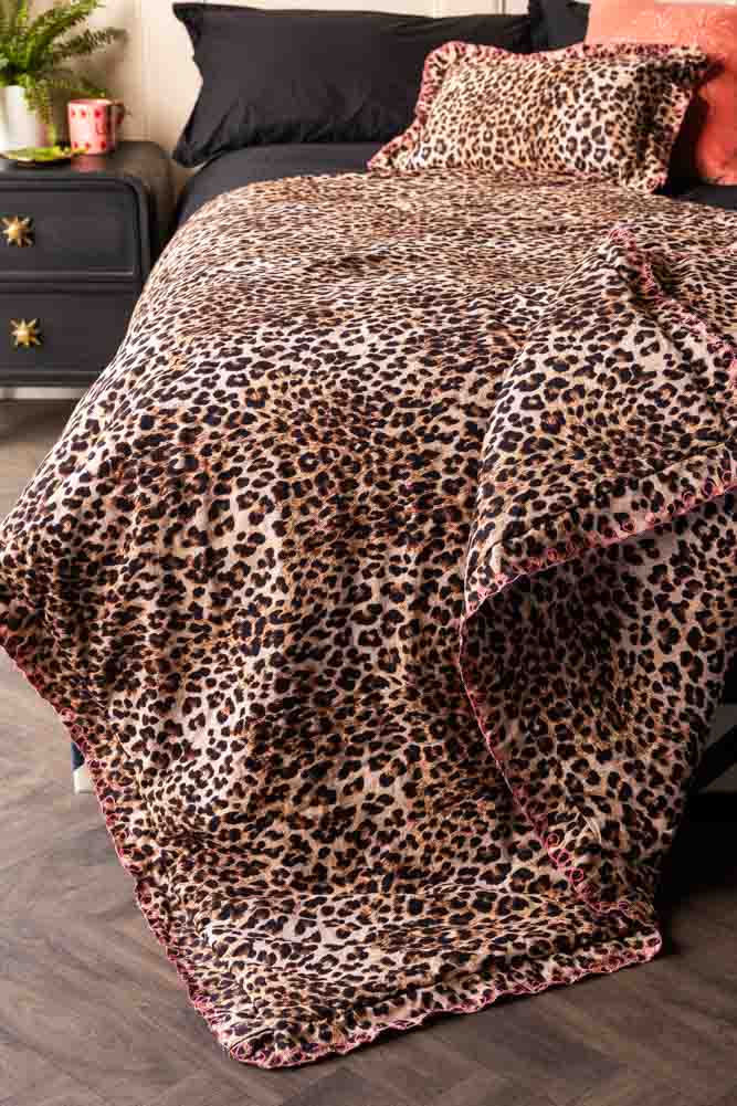 Leopard Print Scalloped Edge Quilt - Image 3