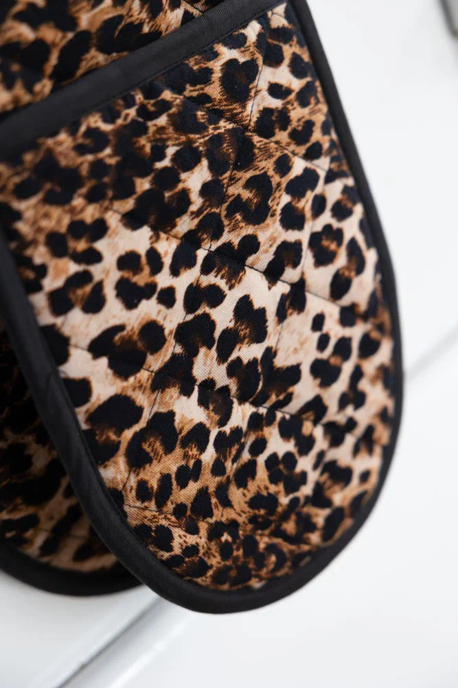 Luxury Leopard Print Oven Gloves - Image 3