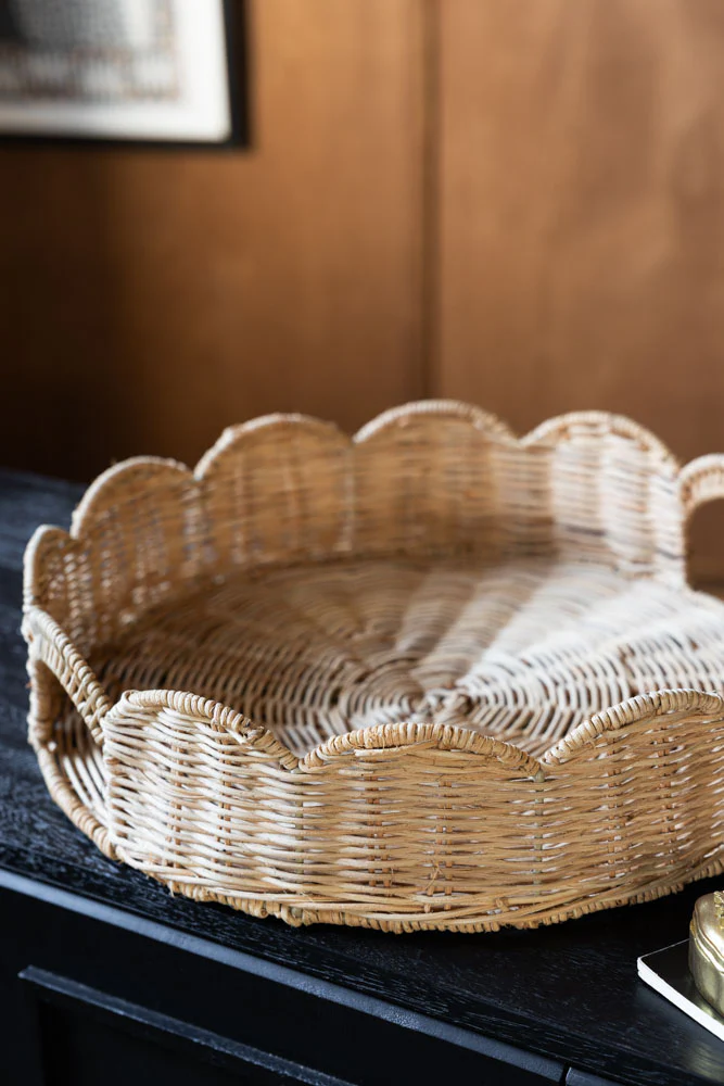 Pretty Round Rattan Scalloped Tray - Image 4